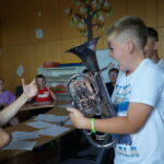 Opravdu živá hudebka. Jiřina Kunstová ze Zbraslavic učí děti Tři citrónky i Davida Damiana